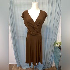 Vintage Evan Picone Brown mid-length short sleeve dress -flattering ruched waist